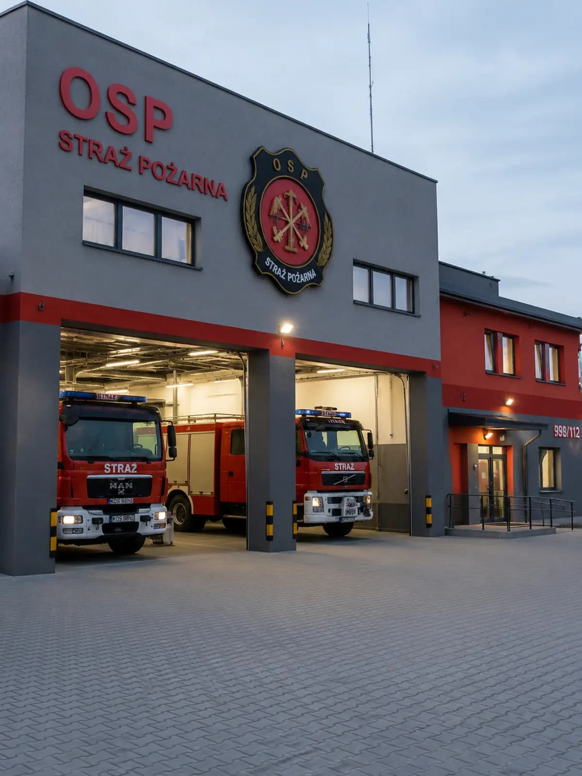 Wnetrze straznicy OSP - mundury STRAZ, sprzet, agregaty, OSP BLEKITNI Gotowi do dzialania