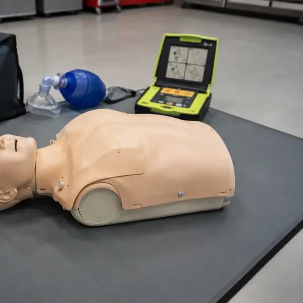 Manekin Resusci Anne i AED Laerdal - szkolenie pierwszej pomocy OSP